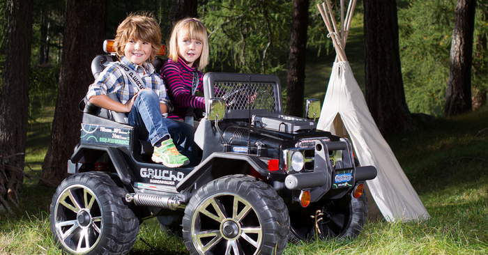 Peg Perego ride on car with two kids camping 
